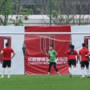 一起感受成都蓉城一线队vs重庆铜梁龙队的热血训练赛